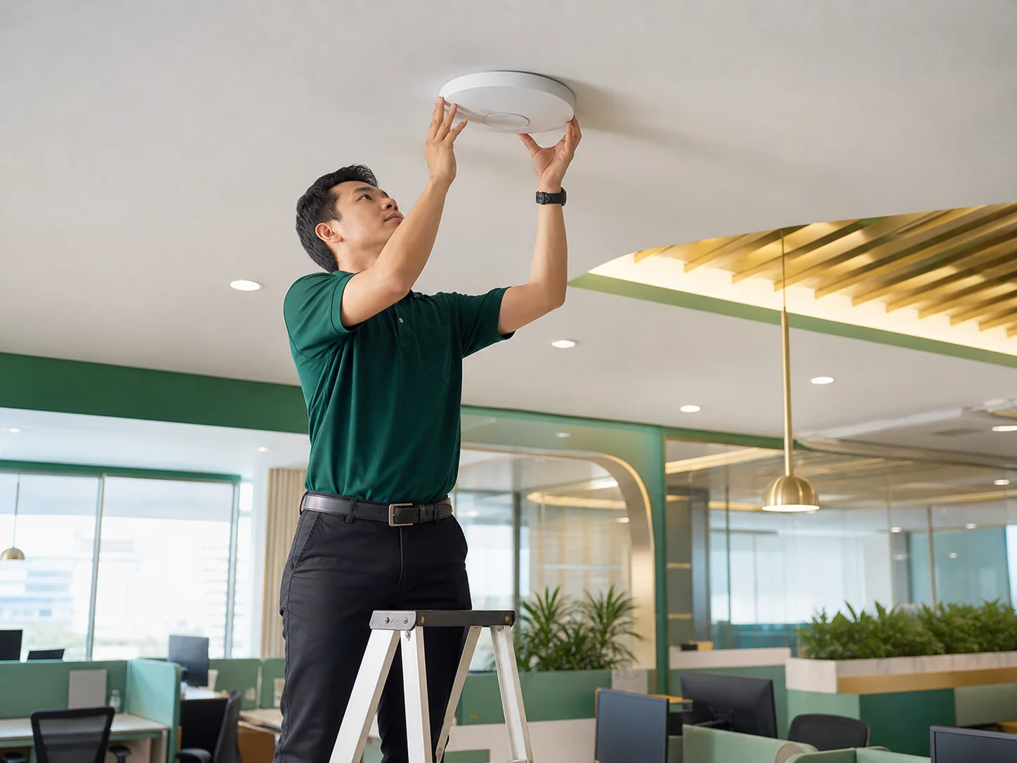 ช่างติดตั้ง Enterprise Wi-Fi Access Point